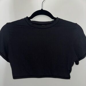 SKIMS FITS EVERYBODY SUPER CROPPED T-SHIRT IN BLACK SIZE L